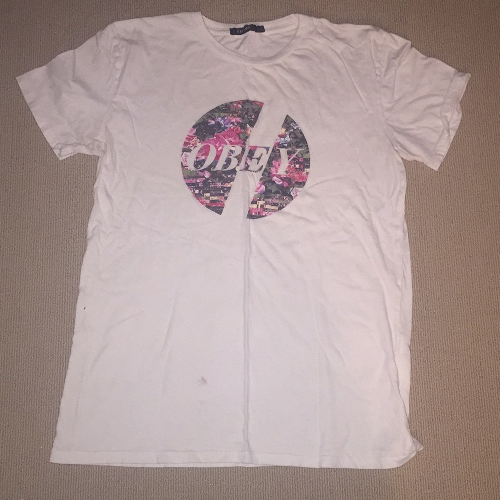 Small Obey graphic tee